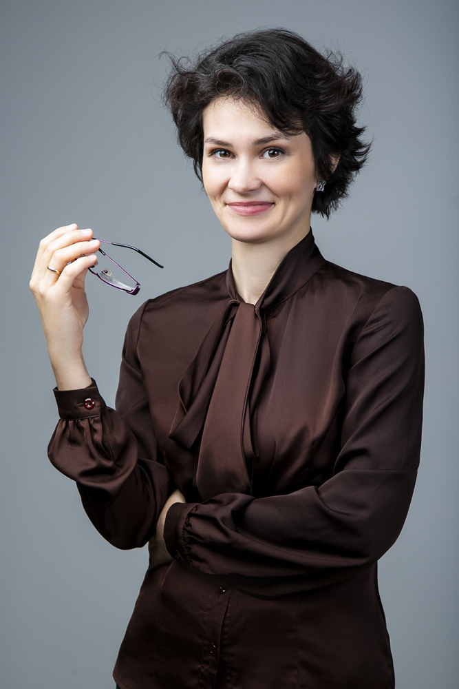 фотография сотрудницы для корпоративного портала