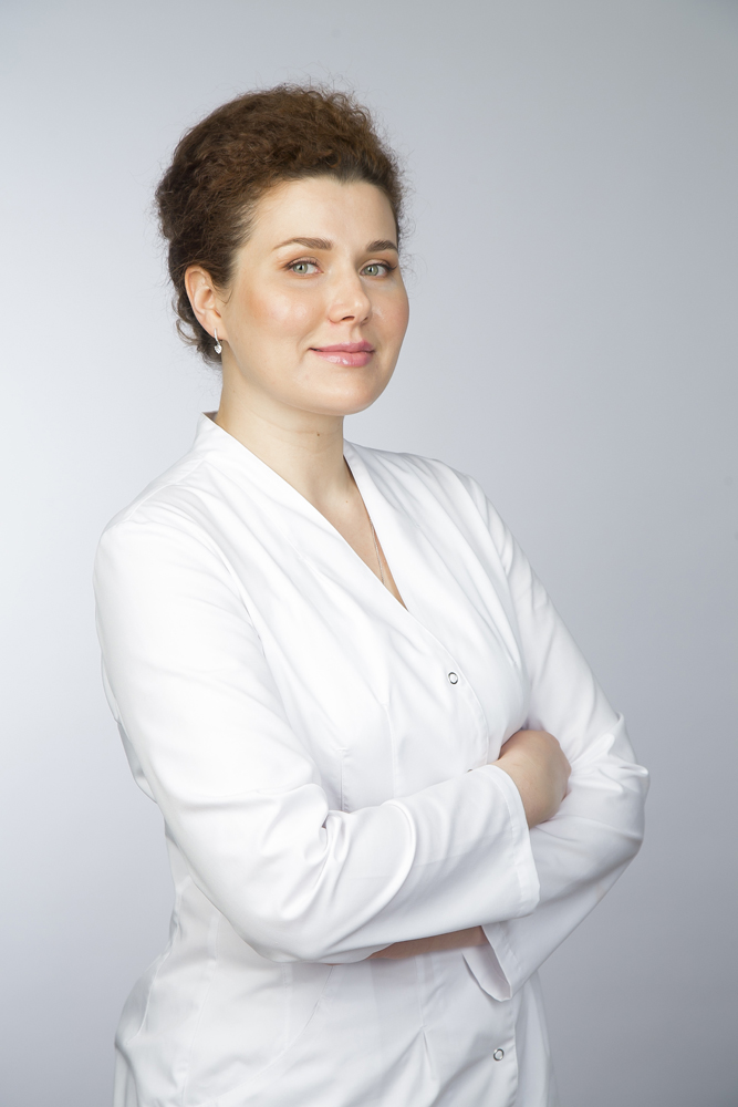 деловой снимок врача-дерматолога